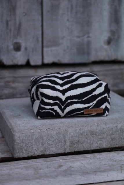 Pieni meikkipussi nahkamerkillä ALE!