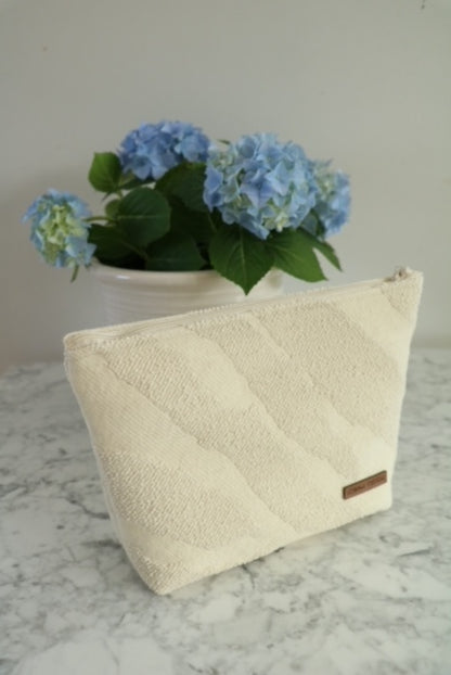 Iso meikkipussi nahkamerkillä ALE!