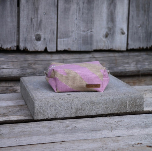 Pieni meikkipussi nahkamerkillä ALE!