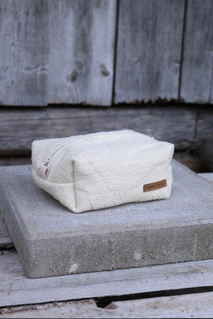 Pieni meikkipussi nahkamerkillä ALE!