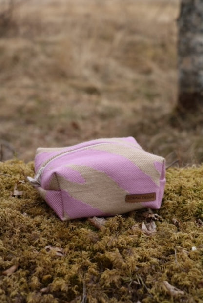 Pieni meikkipussi nahkamerkillä ALE!